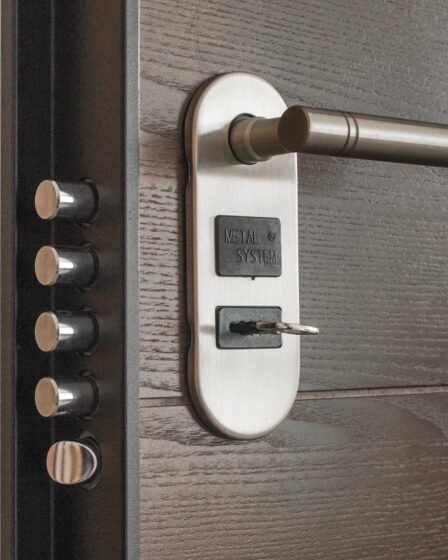 Como instalar fechaduras inteligentes em casa